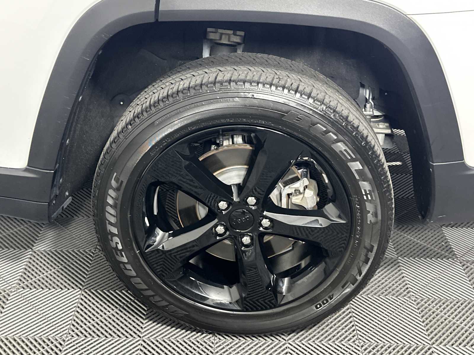 Used 2023 Jeep Grand Cherokee L Altitude image 16