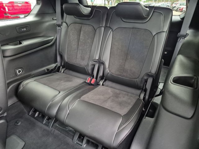 Used 2025 Jeep Grand Cherokee L Altitude AWD/4WD image 20