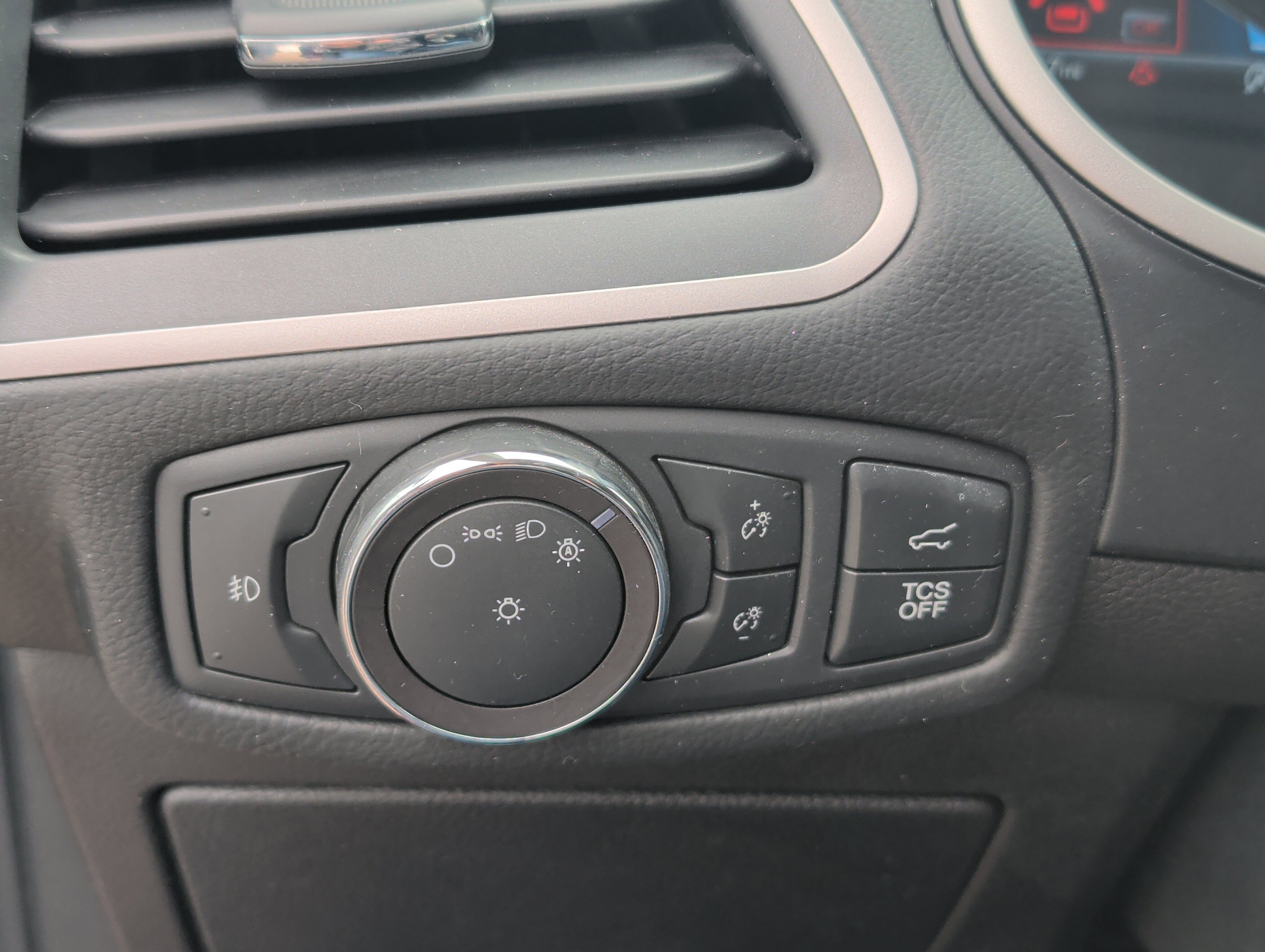 Certified 2020 Ford Edge SEL w/ Convenience Package image 26