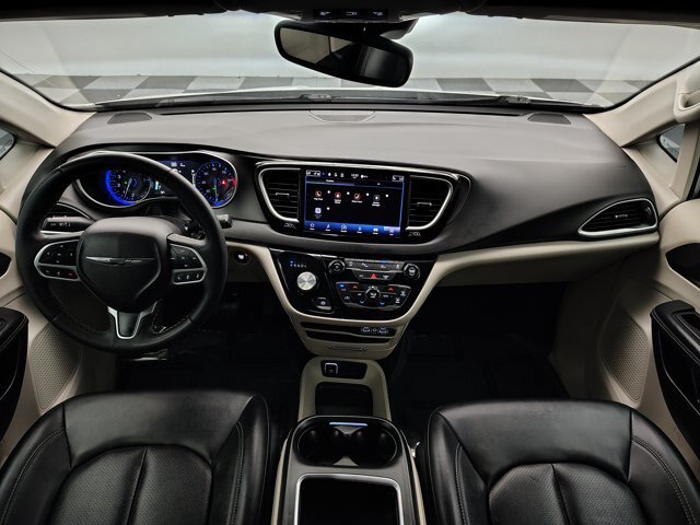 Used 2024 Chrysler Pacifica Touring-L FWD image 30