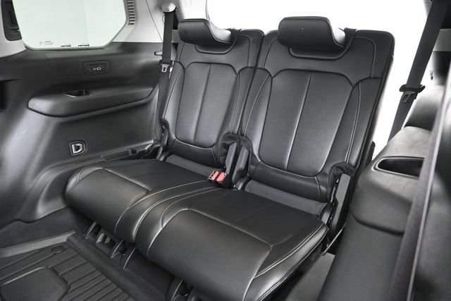 Used 2023 Jeep Grand Cherokee L Limited AWD/4WD image 31