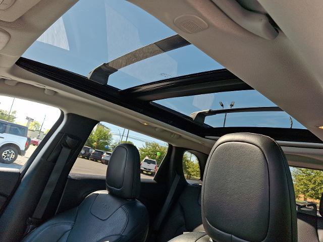 Used 2022 Jeep Cherokee Latitude Lux w/ Sun & Sound Group AWD/4WD image 14