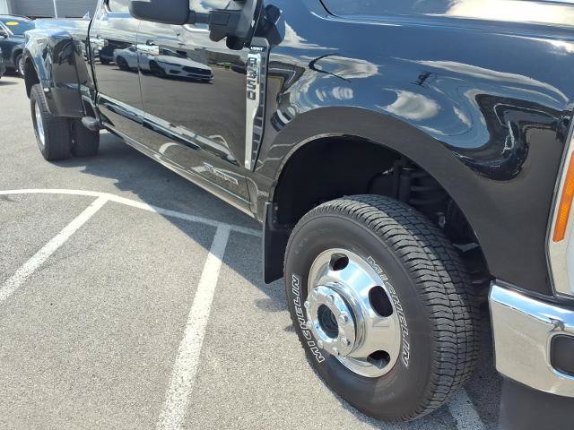Certified 2023 Ford F350 Lariat w/ Lariat Ultimate Package AWD/4WD image 18