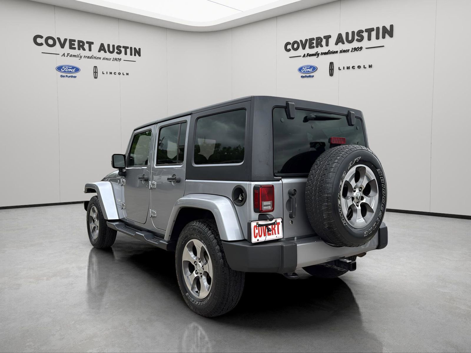 Used 2018 Jeep Wrangler Unlimited Sahara AWD/4WD image 3