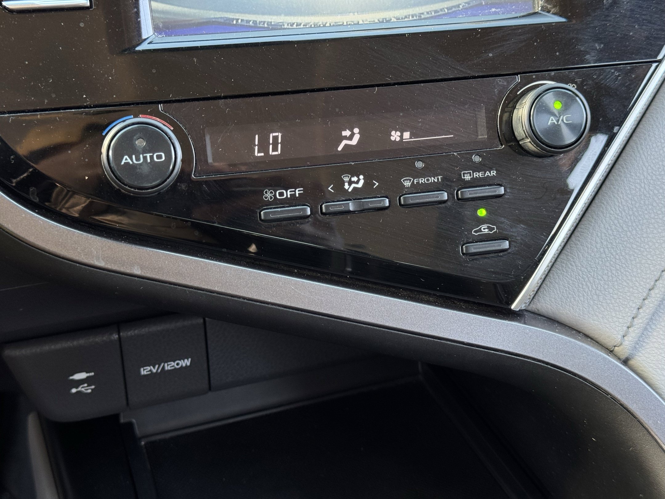 Used 2018 Toyota Camry SE FWD image 20