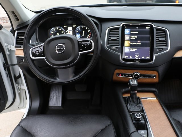 Used 2022 Volvo XC90 T6 Momentum w/ Climate Package AWD/4WD image 18