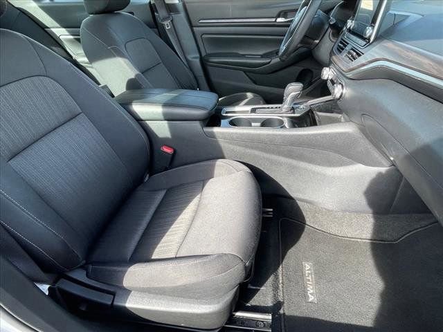 Used 2024 Nissan Altima 2.5 SV image 11
