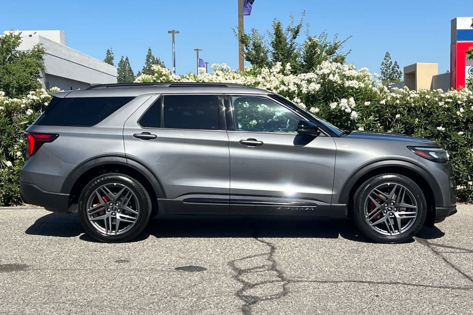 Certified 2025 Ford Explorer ST-Line w/ ST-Line Street Pack AWD/4WD image 9