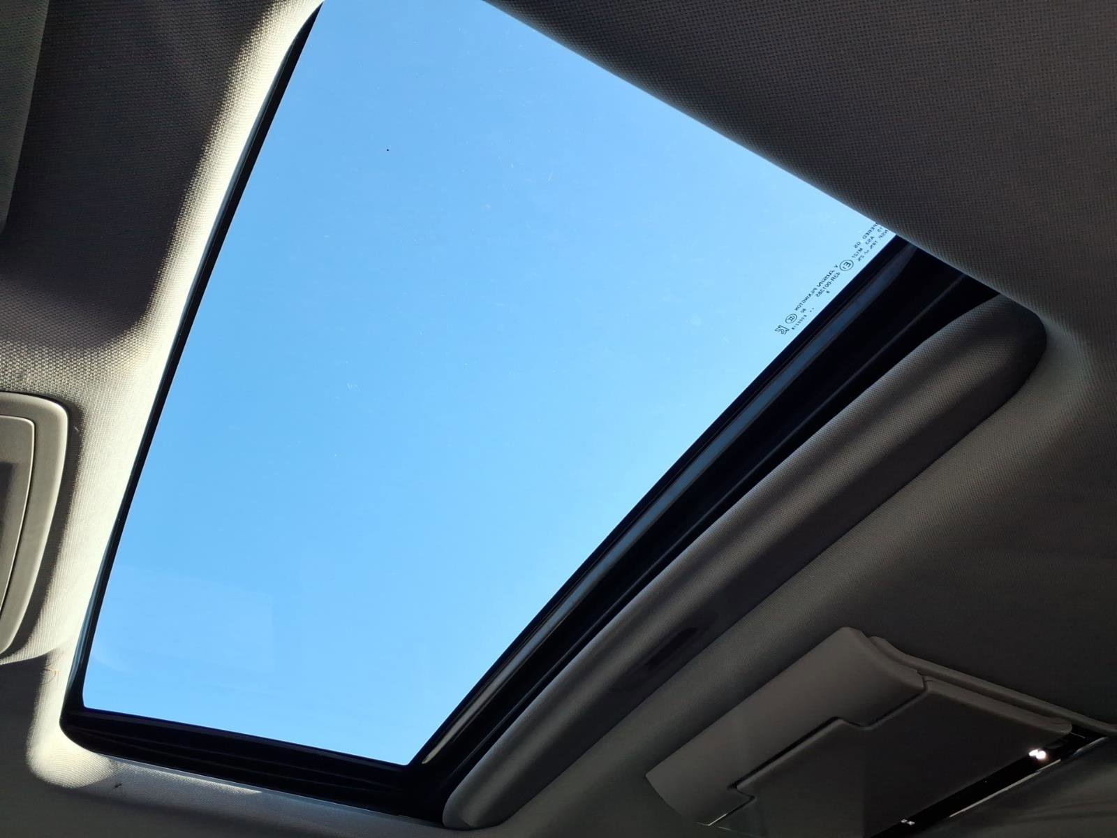 Used 2019 GMC Yukon XL SLT w/ Graphite Performance Edition image 29