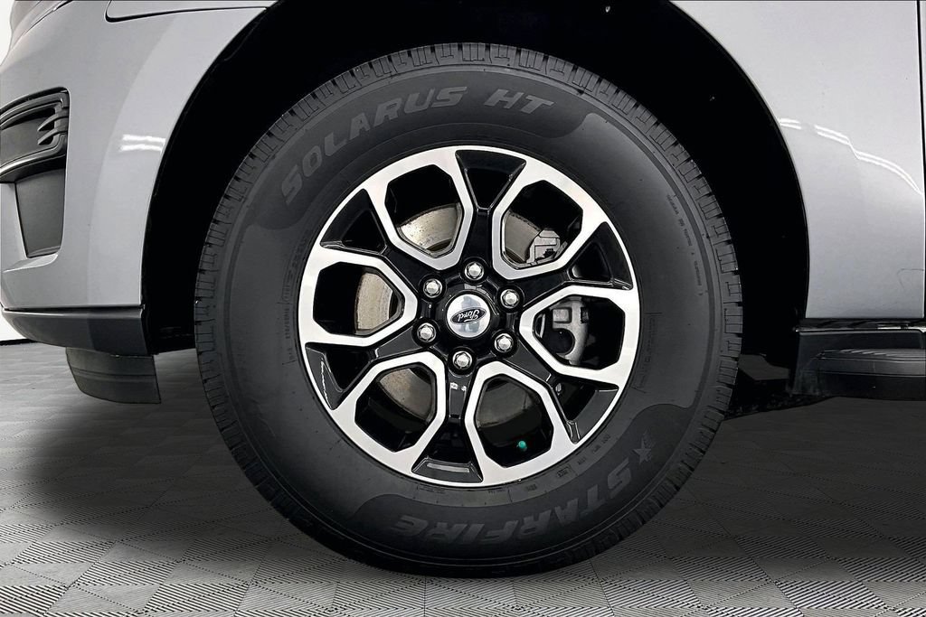 Certified 2024 Ford Expedition XLT AWD/4WD image 9