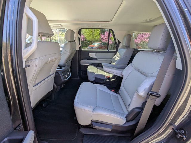 Certified 2025 Ford Expedition Active image 33