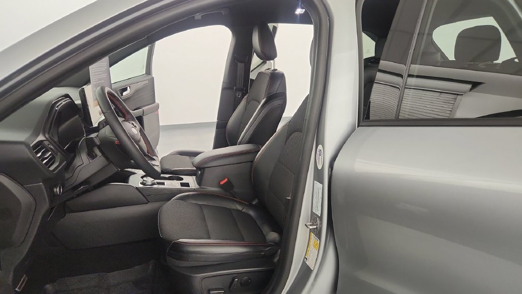 Certified 2024 Ford Escape ST-Line w/ Tech Pack #1 AWD/4WD image 15