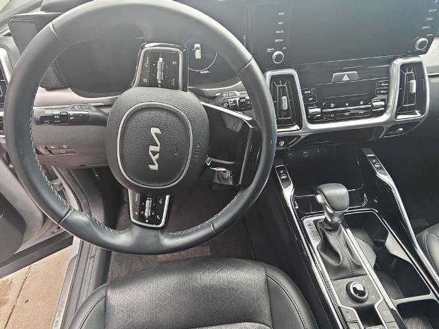 Used 2023 Kia Sorento SX AWD/4WD image 16