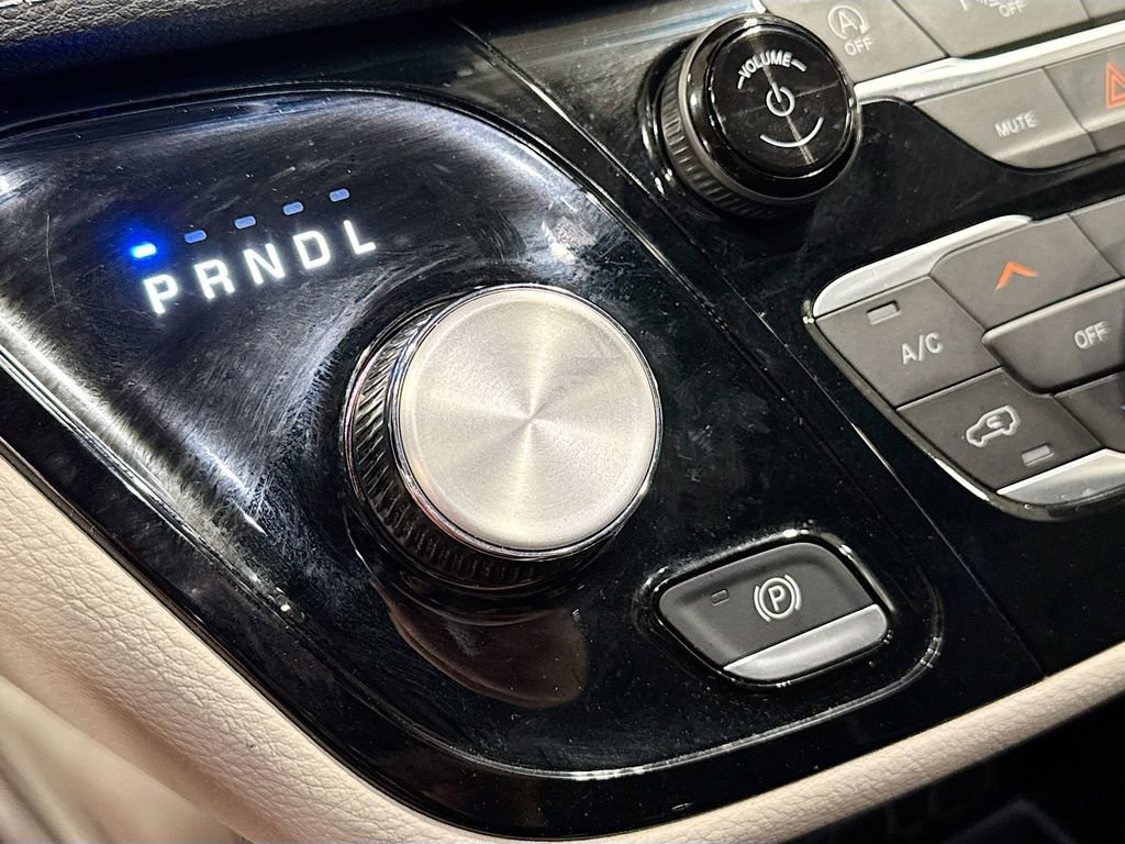 Used 2023 Chrysler Pacifica Limited image 15