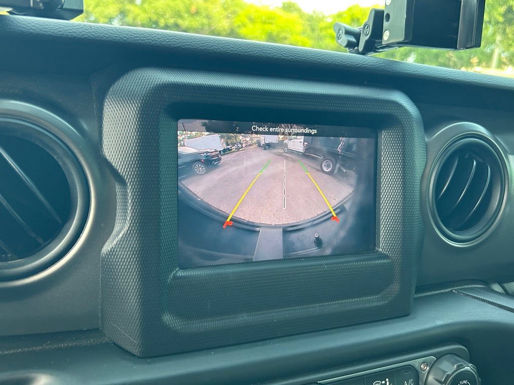 Used 2022 Jeep Wrangler Sport AWD/4WD image 13
