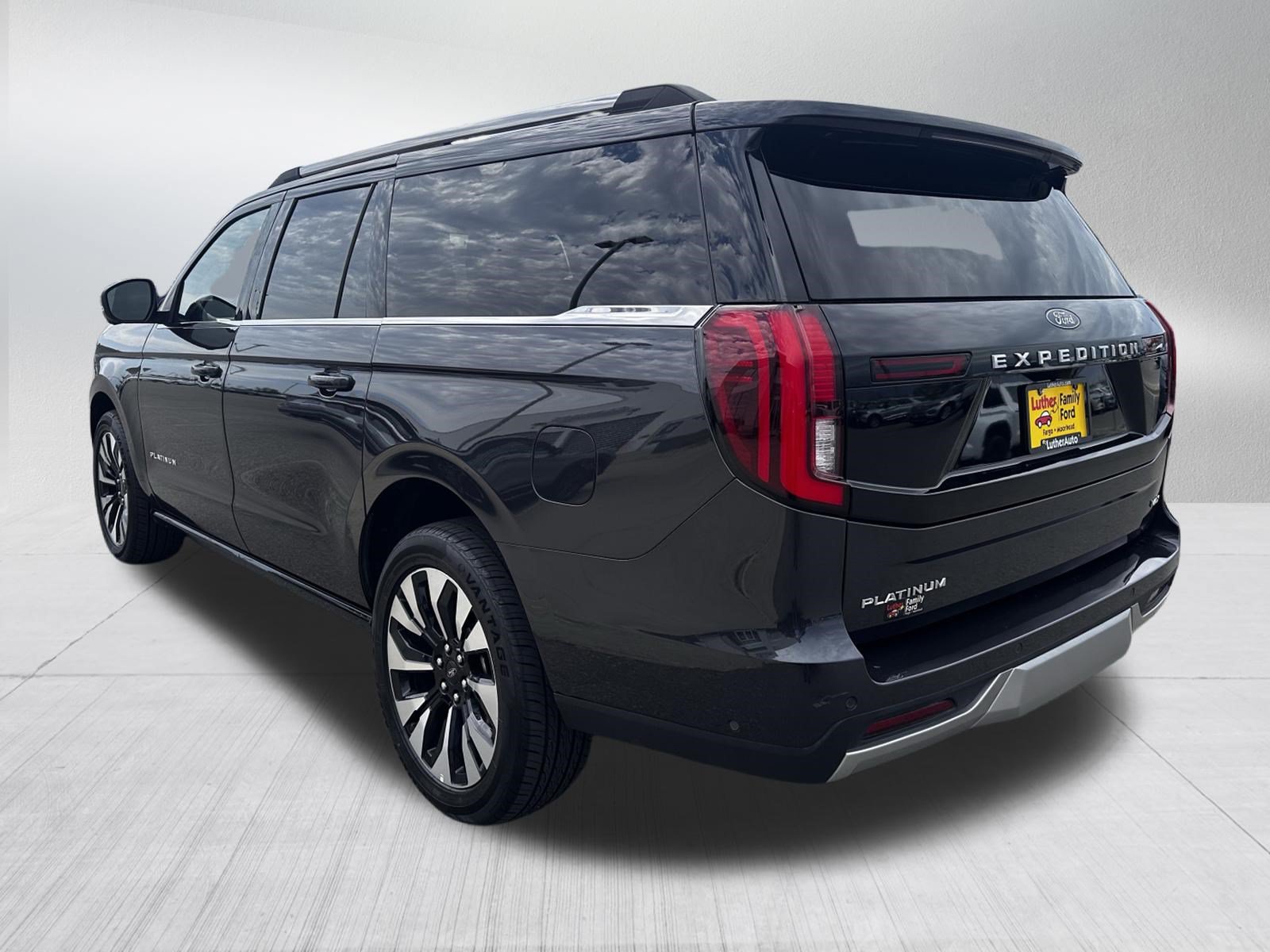 Certified 2025 Ford Expedition Max Platinum w/ Driver's Package AWD/4WD image 5