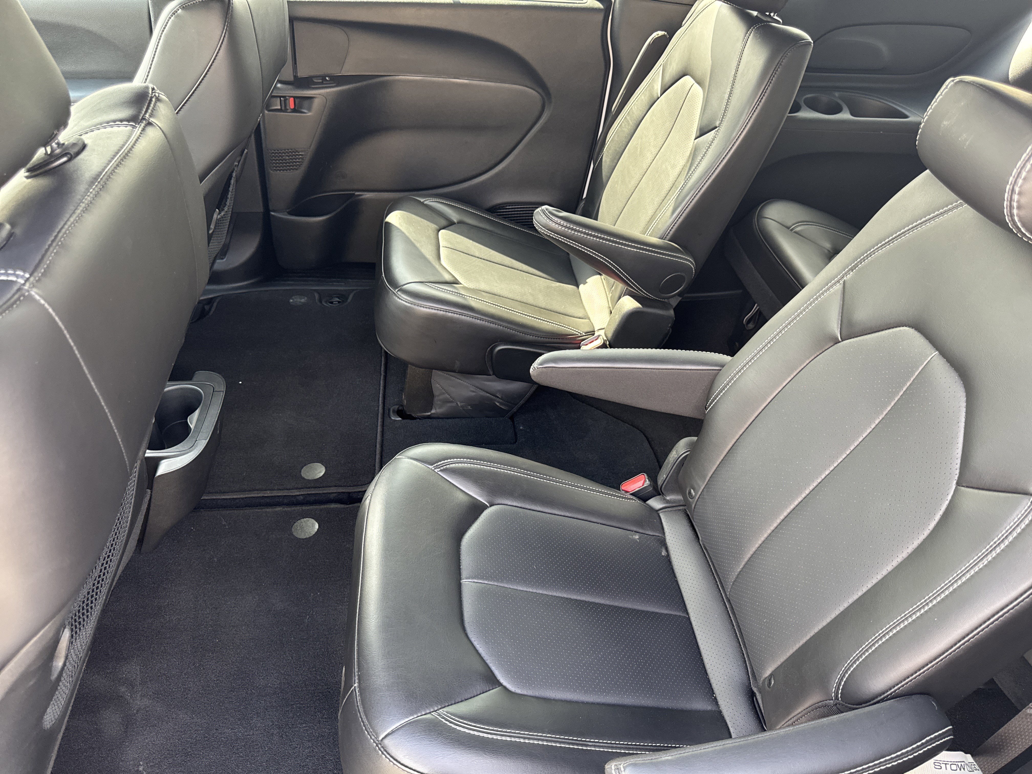 Used 2024 Chrysler Pacifica Touring-L w/ S Appearance Package FWD image 31