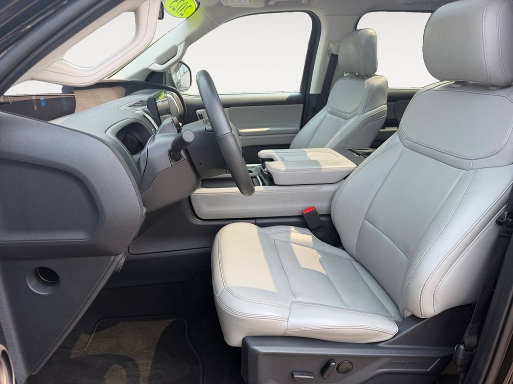 Certified 2025 Ford Expedition Active AWD/4WD image 11