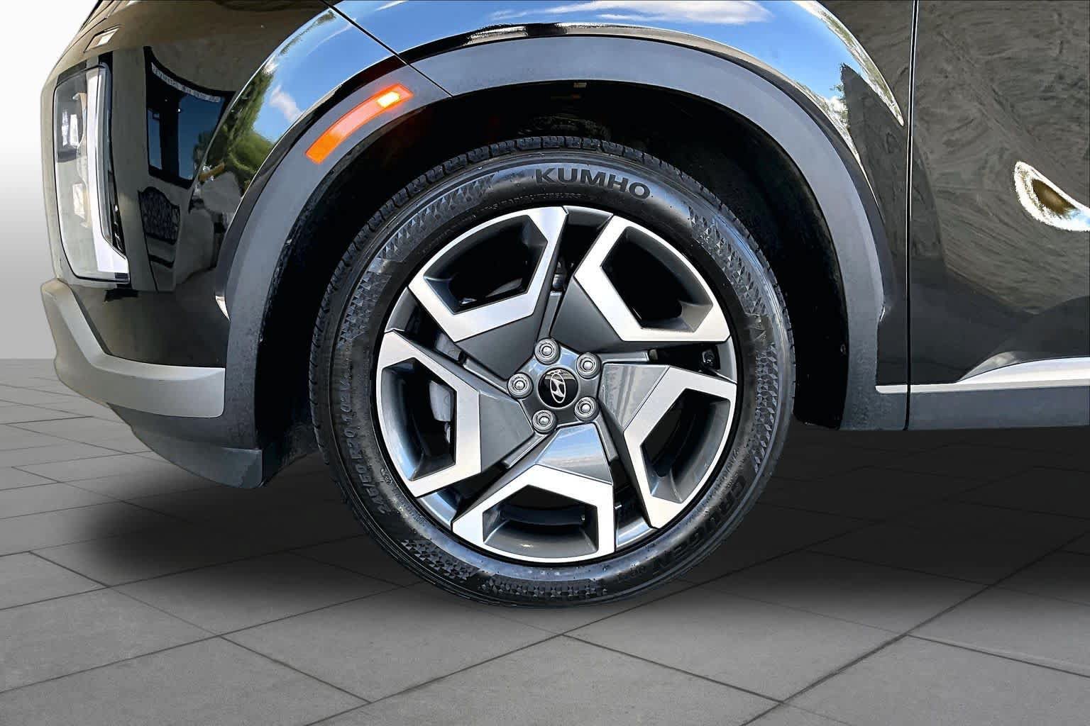 Used 2023 Hyundai Palisade Limited w/ Cargo Package FWD image 10