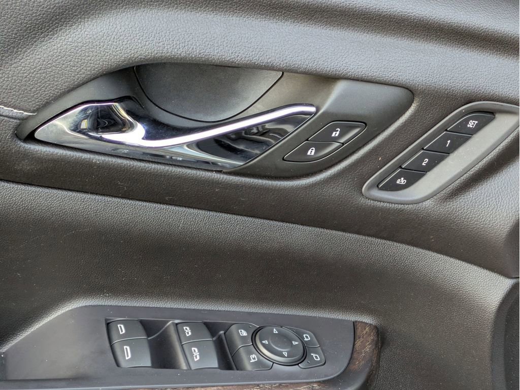 Used 2022 GMC Acadia Denali w/ Denali Technology Package image 10