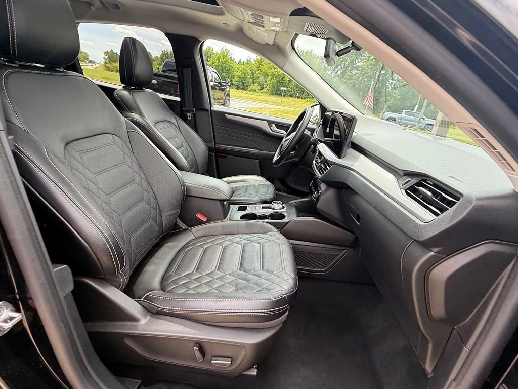 Certified 2023 Ford Escape Platinum w/ Premium Technology Package AWD/4WD image 14