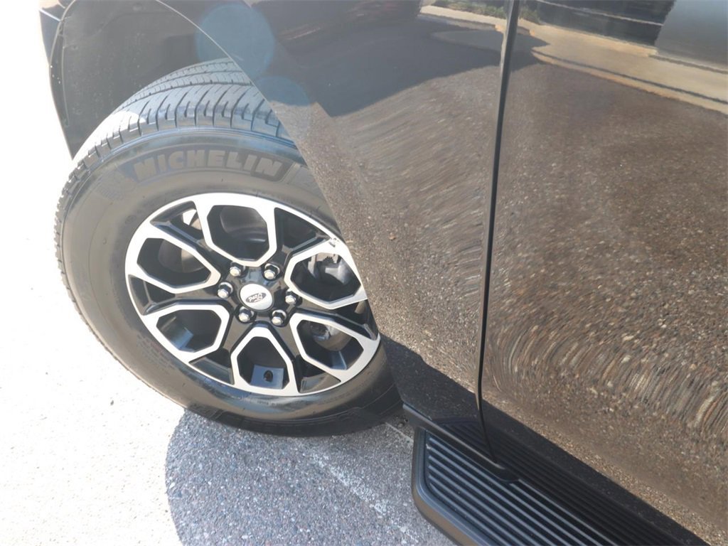 Certified 2024 Ford Expedition XLT image 9