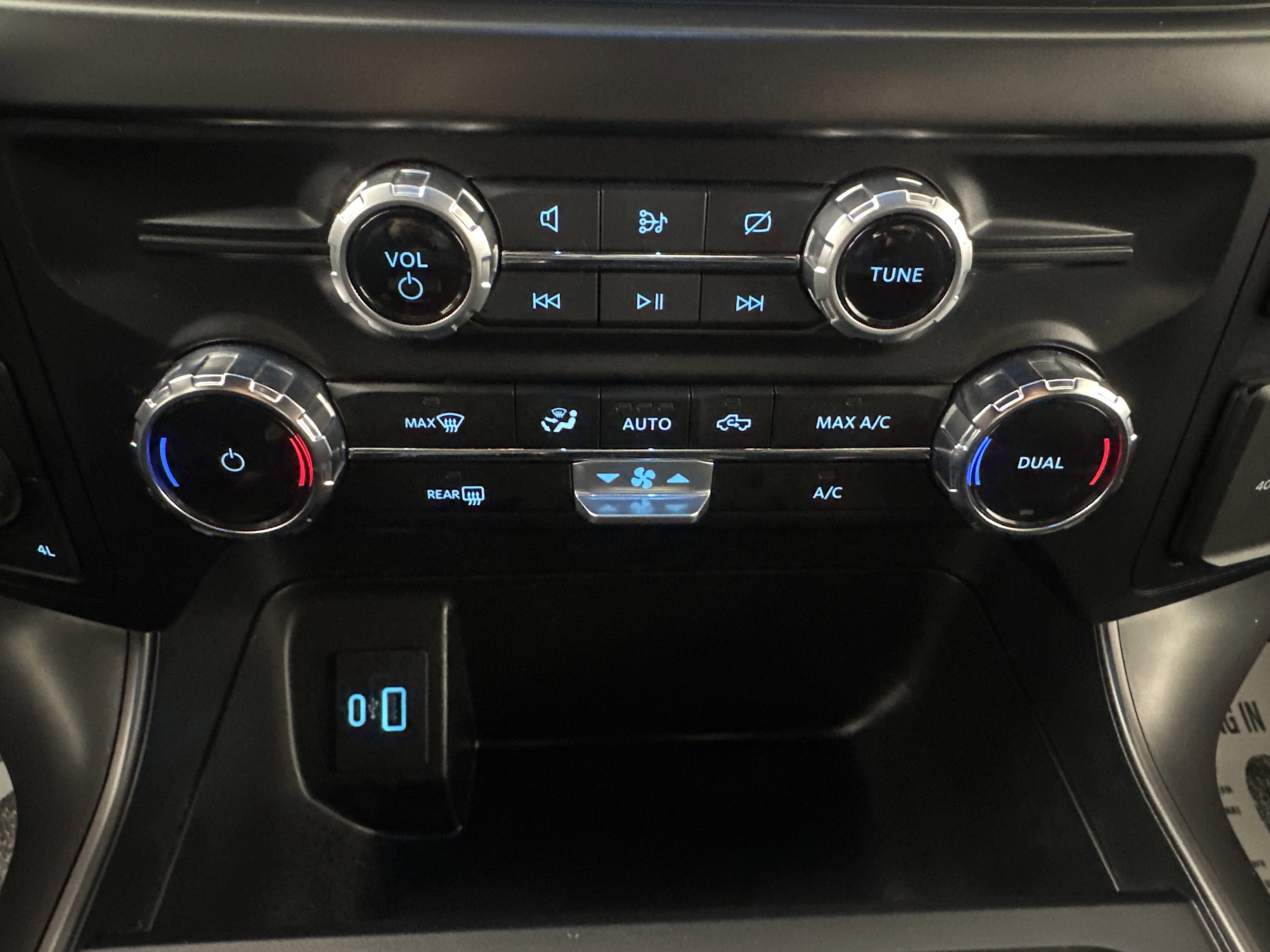 Certified 2024 Ford F150 XLT w/ XLT Black Appearance Package image 20