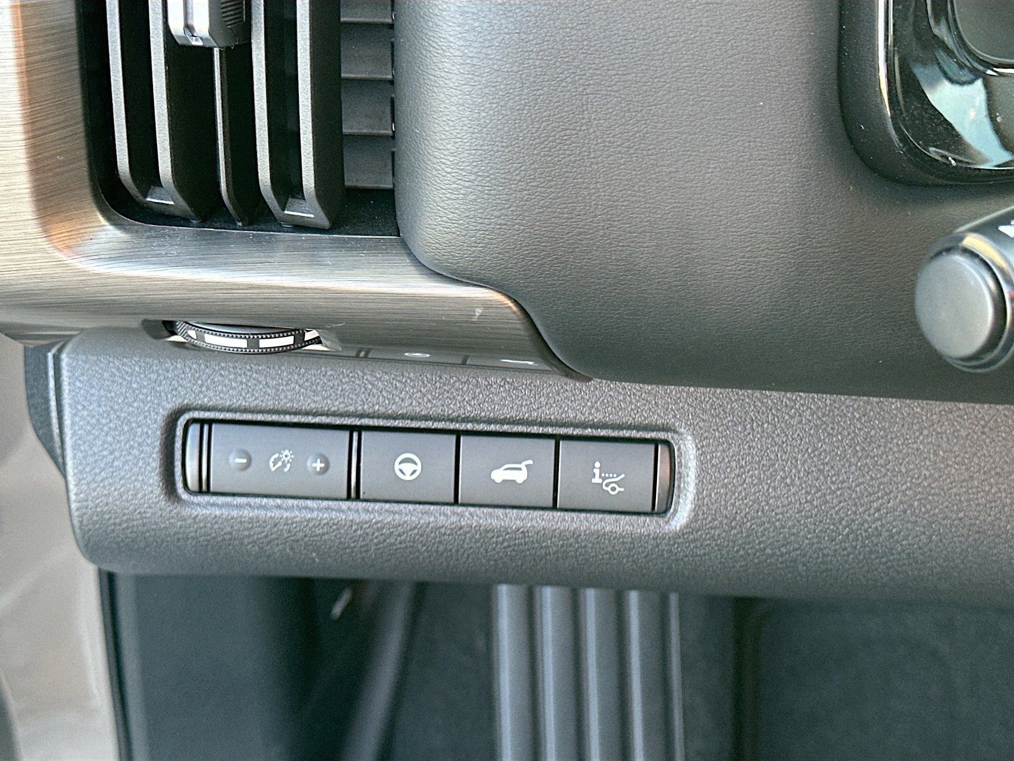 Used 2023 Nissan Pathfinder Platinum w/ Cargo Package image 10