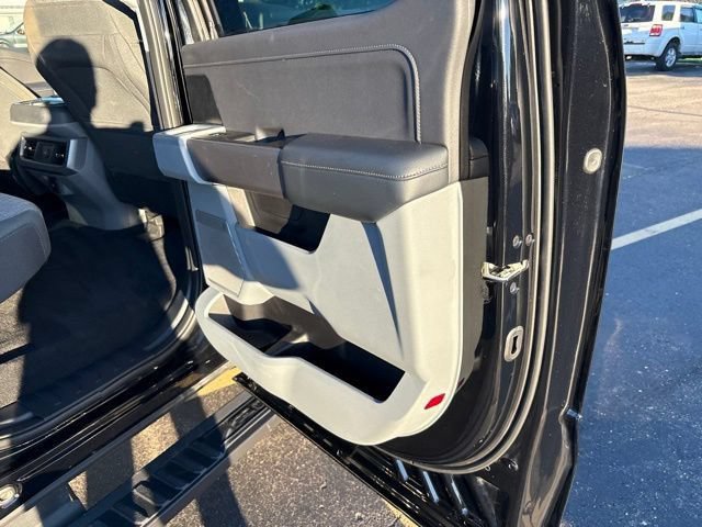 Certified 2025 Ford F250 XLT w/ Black Appearance Package AWD/4WD image 14