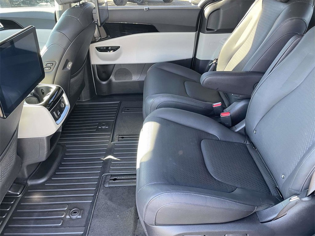 Used 2024 Kia Carnival SX Prestige image 12