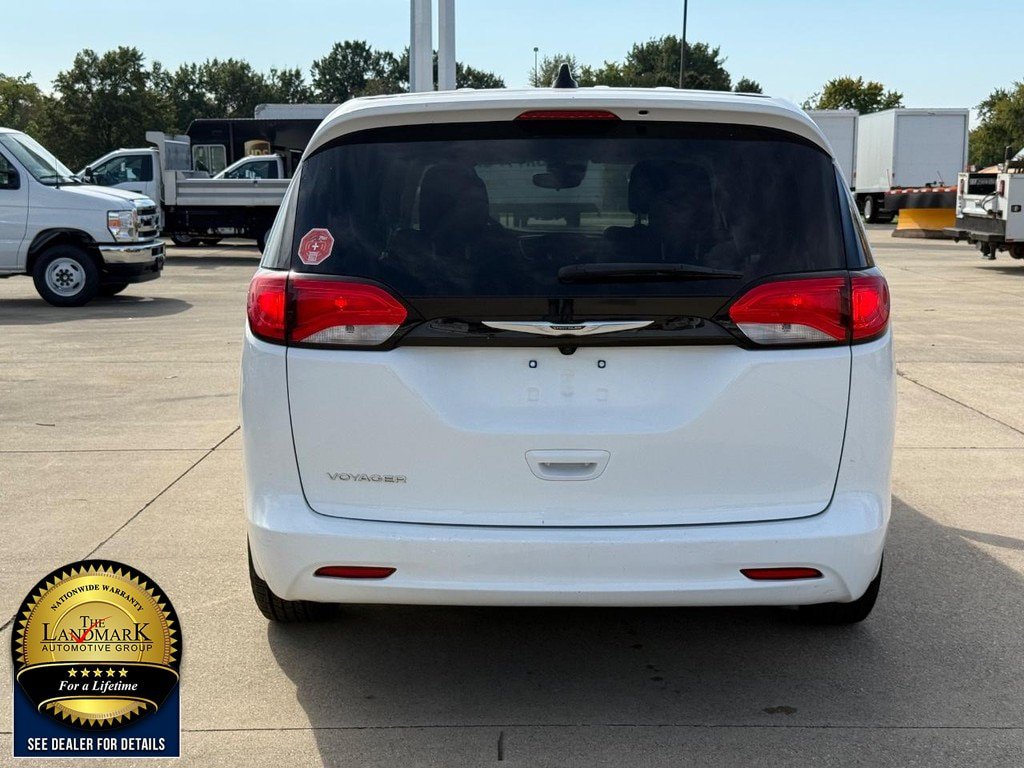 Used 2023 Chrysler Voyager LX FWD image 6