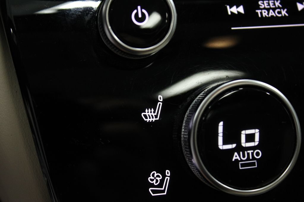 Used 2025 INFINITI QX60 Sensory AWD/4WD image 4