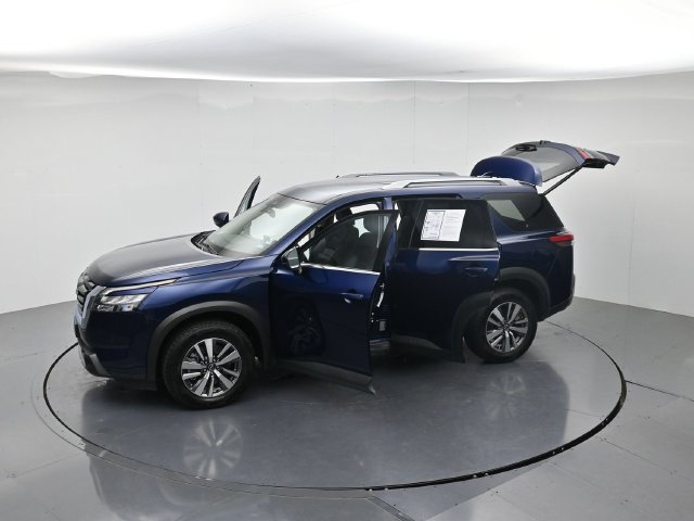 Used 2025 Nissan Pathfinder SL FWD image 50