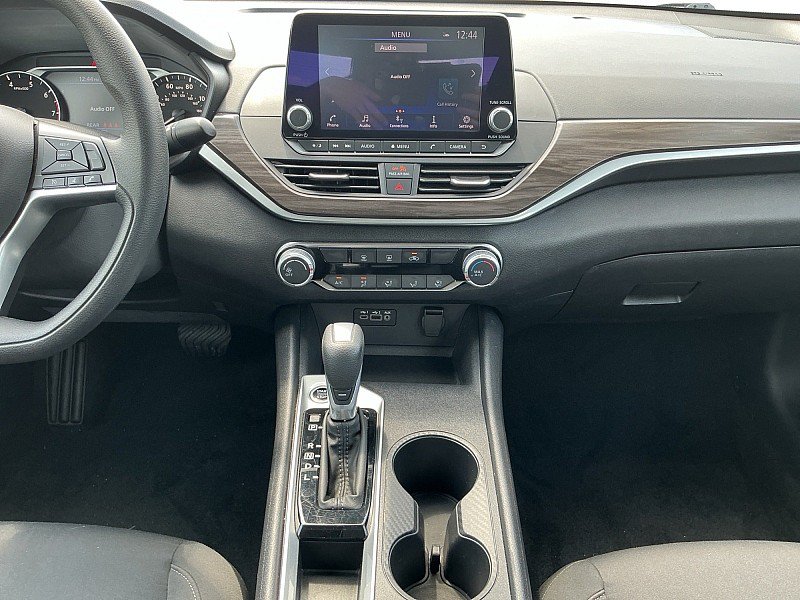 Used 2025 Nissan Altima 2.5 SV FWD image 14