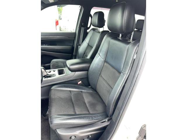 Used 2019 Jeep Grand Cherokee Laredo w/ Laredo X Package AWD/4WD image 13