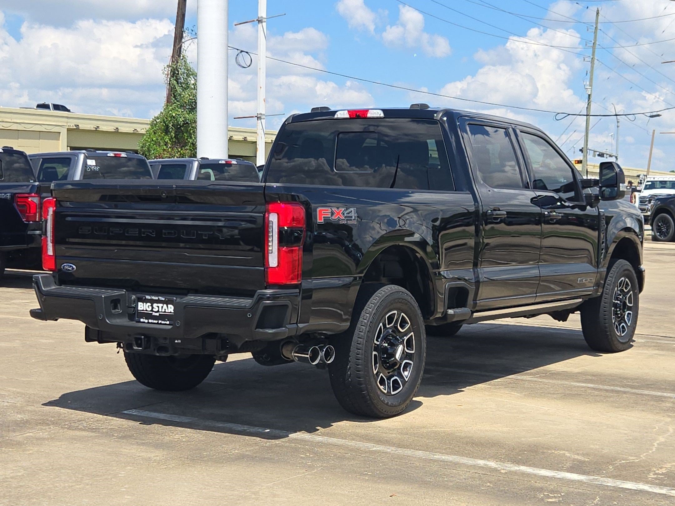 Certified 2025 Ford F250 Platinum w/ FX4 Off-Road Package AWD/4WD image 3
