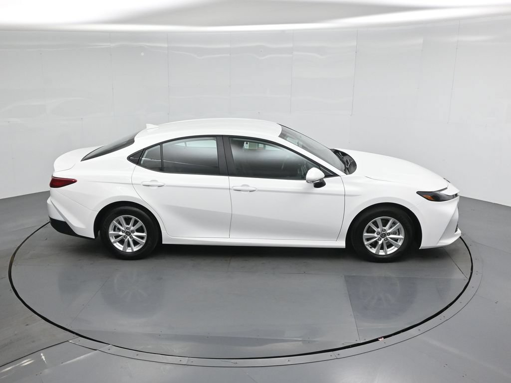 Used 2025 Toyota Camry LE FWD image 33
