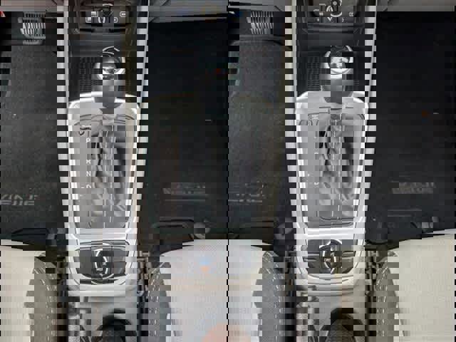 Used 2023 Hyundai Venue SEL image 13