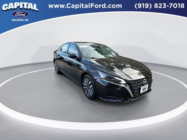 Used 2025 Nissan Altima 2.5 SV FWD image 2
