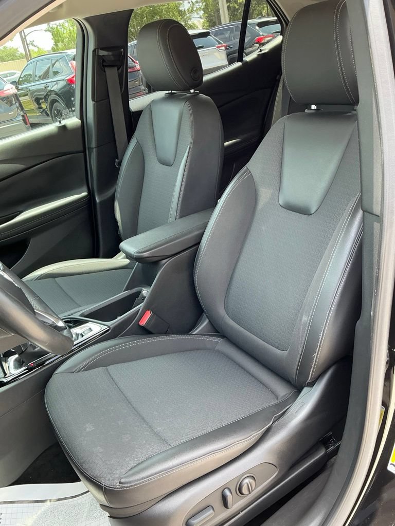 Used 2023 Buick Encore GX Select w/ Sport Touring Package FWD image 32