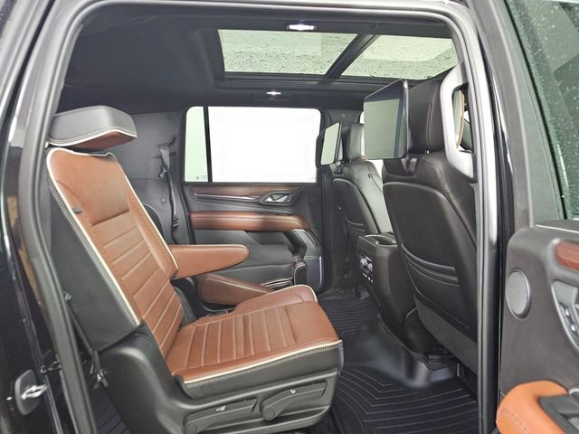 Used 2023 GMC Yukon XL Denali Ultimate AWD/4WD image 13