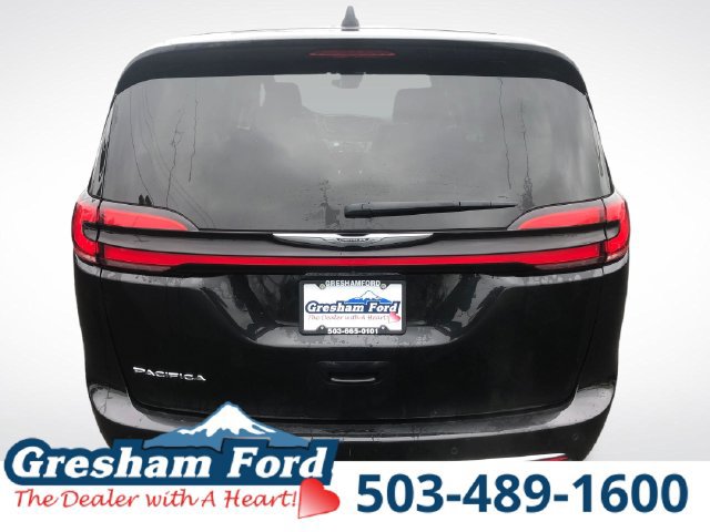 Used 2023 Chrysler Pacifica Touring-L FWD image 7