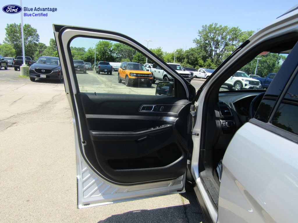 Certified 2019 Ford Explorer XLT w/ Equipment Group 202A AWD/4WD image 27