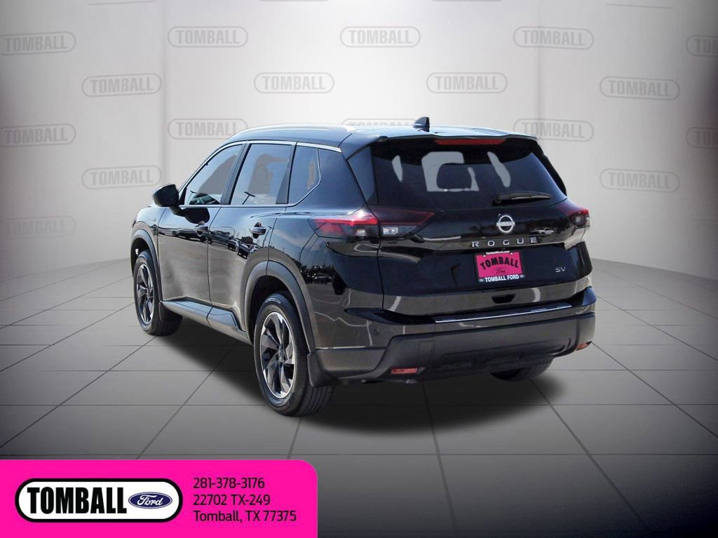 Used 2024 Nissan Rogue SV w/ SV Premium Package image 3