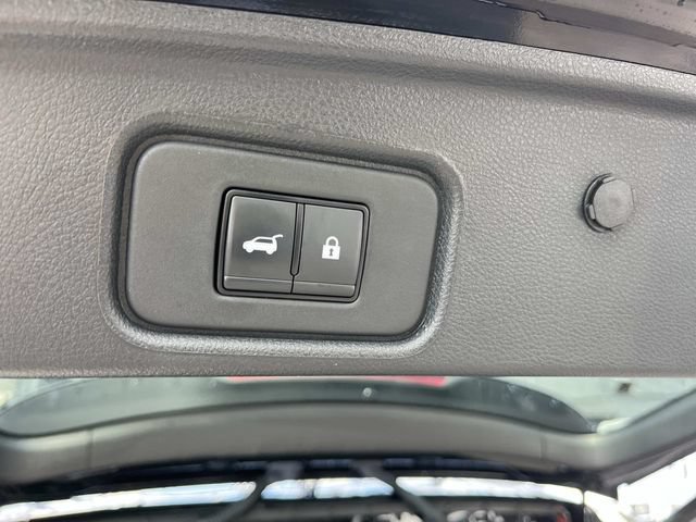 Used 2024 Nissan Pathfinder SL FWD image 16