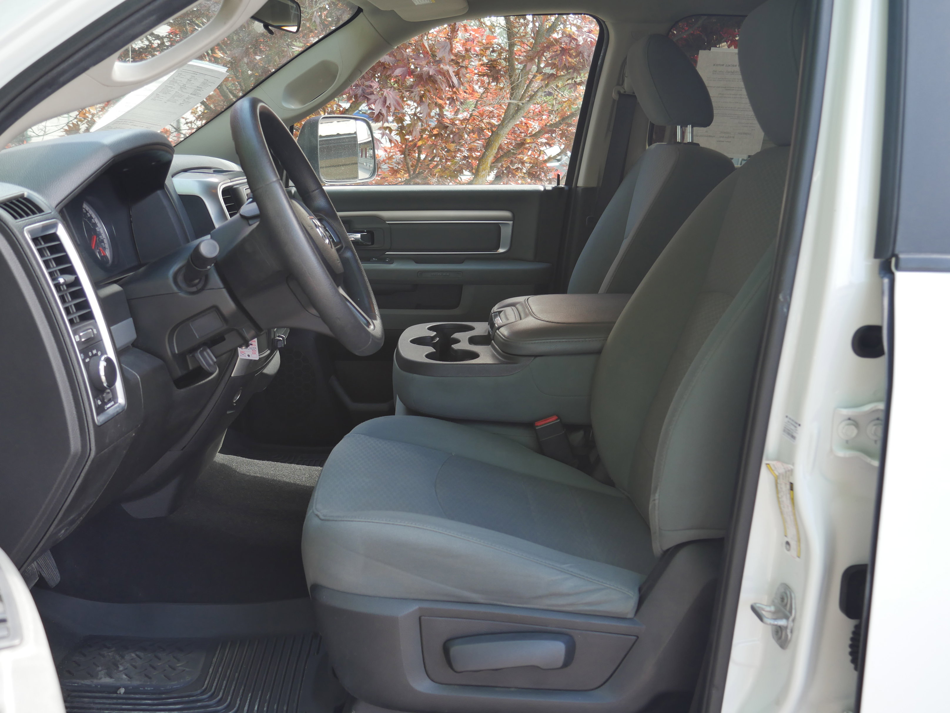 Used 2018 RAM 3500 SLT AWD/4WD image 3