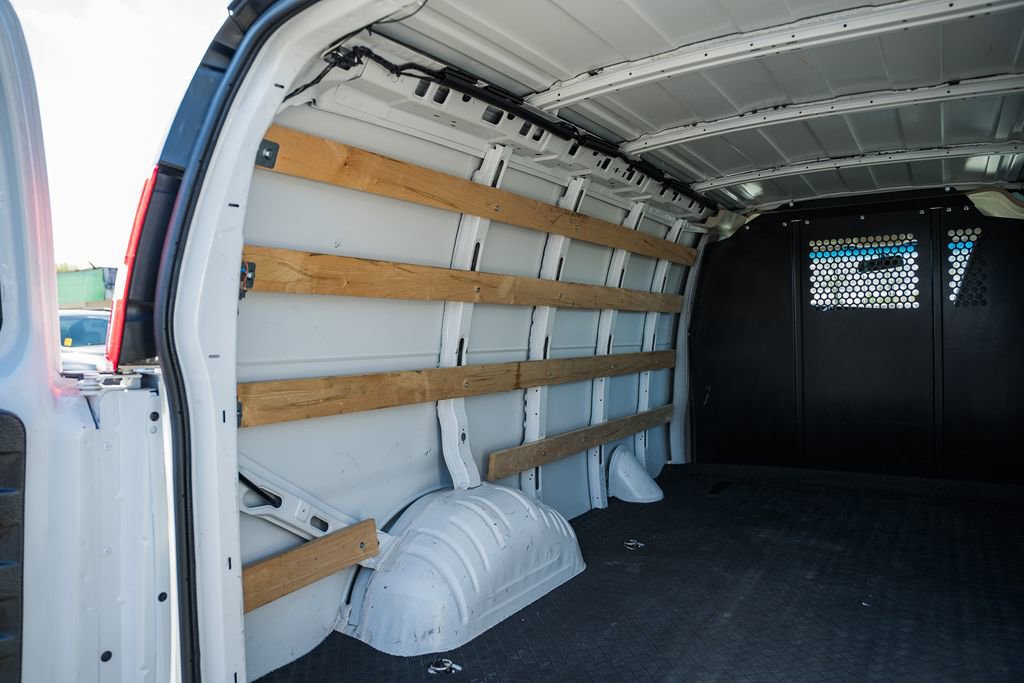 Used 2024 GMC Savana 2500 w/ Driver Convenience Package image 11