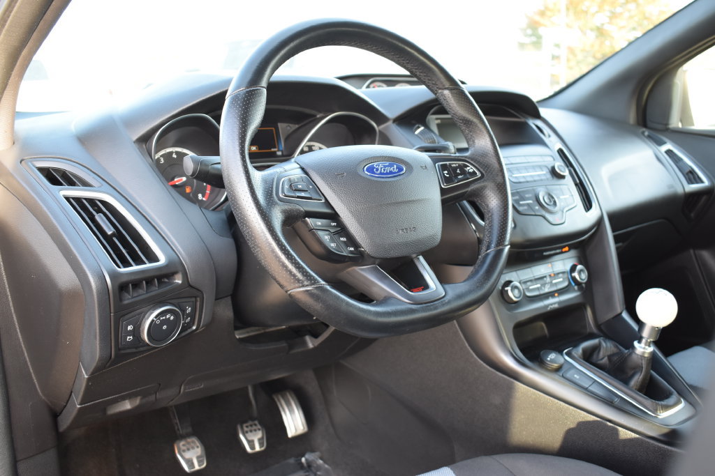 Certified 2018 Ford Focus ST FWD image 27