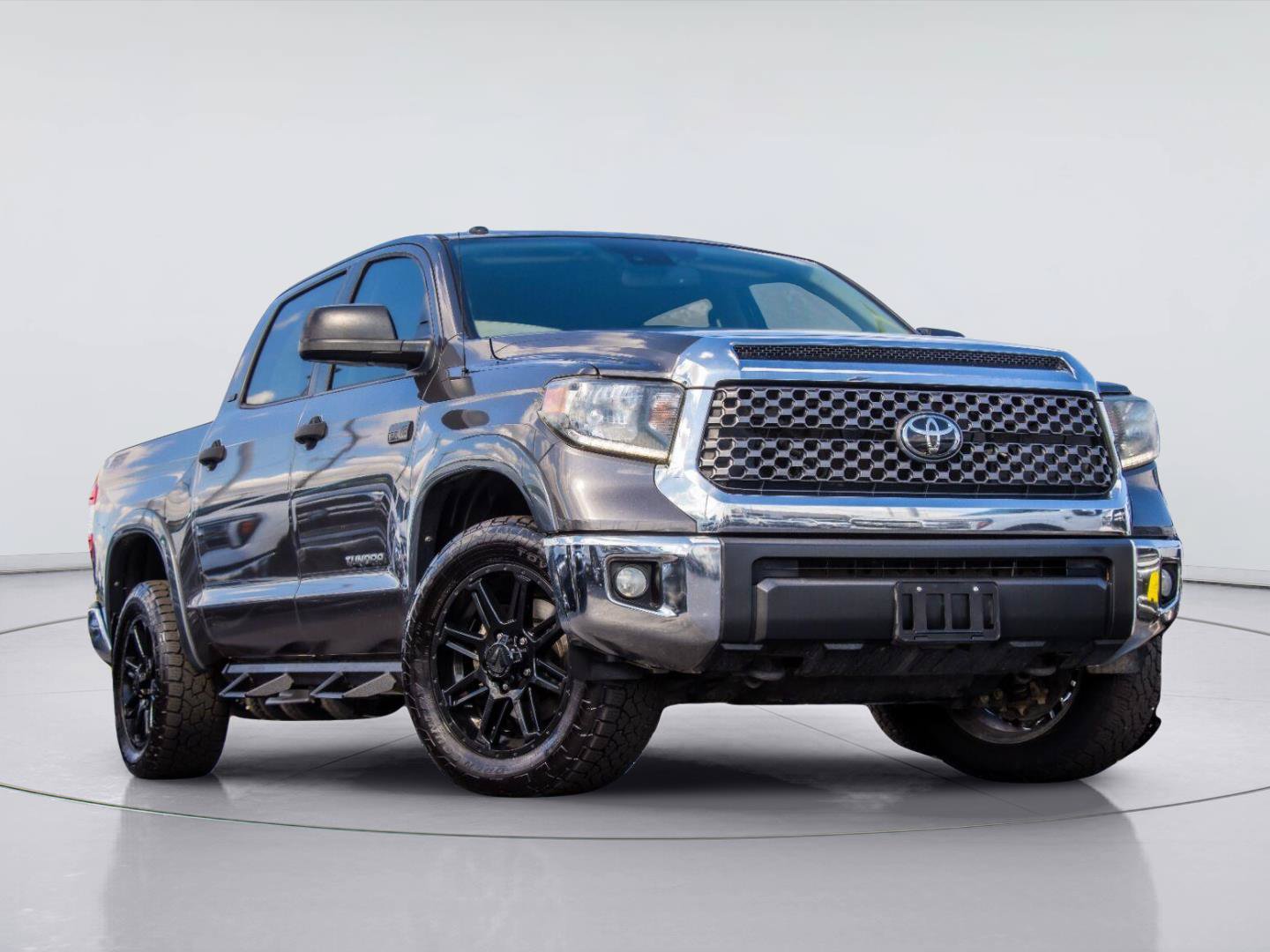 Used 2018 Toyota Tundra SR5 w/ SR5 Upgrade Package AWD/4WD image 2