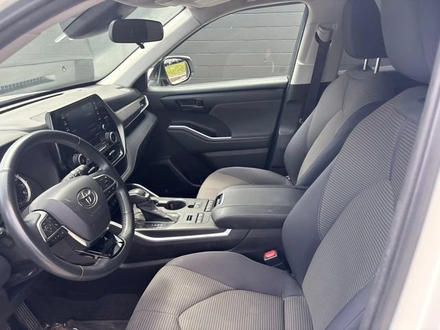 Used 2021 Toyota Highlander LE AWD/4WD image 40